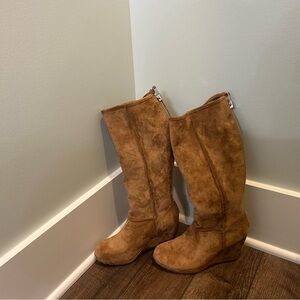 Massimo Suede Knee Boot Size 7 Wedge heel-back zipper with tassle- Carmel brown